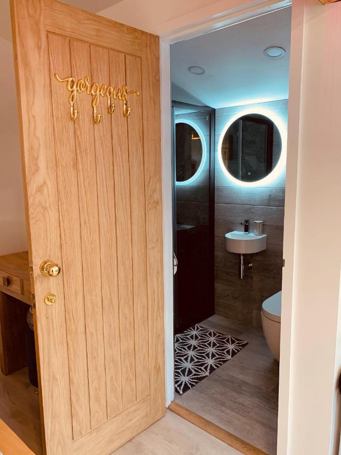 Shine Chalet - Unique & Comfortable Accommodation Redruth Exteriör bild